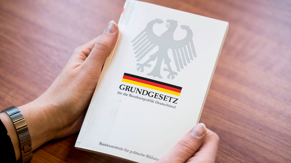 القانون الأساسي الألماني "Grundgesetz"