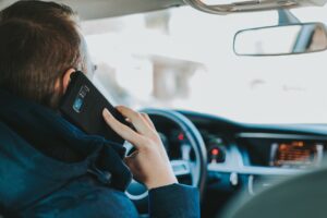 شرطة أوسنابروك تشن حملة على مستخدمي الهواتف المحمولة أثناء القيادة