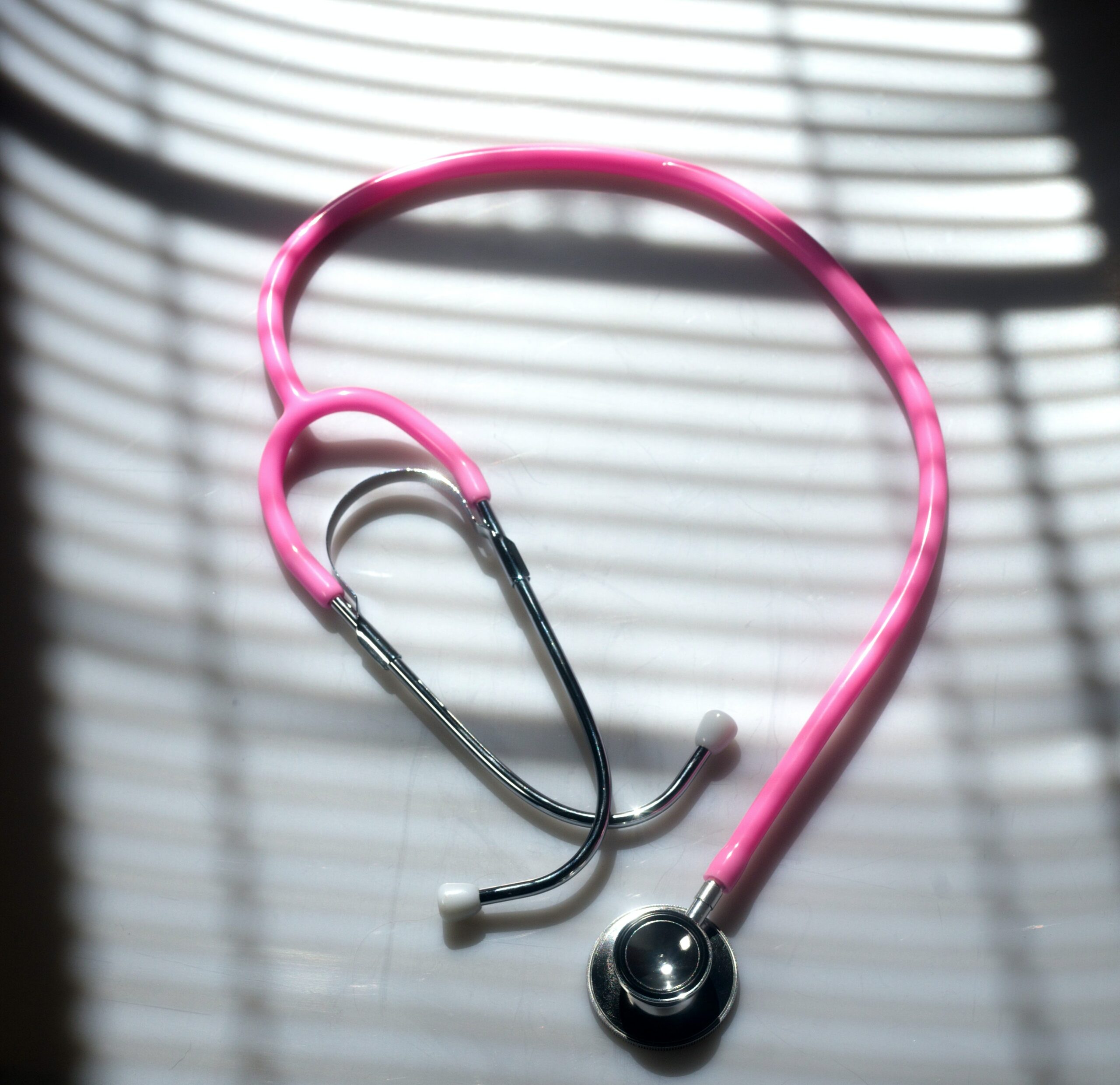 طبيبة قامت بتزوير أكثر من 16 شهادة صحية في ساكسونيا السفلى