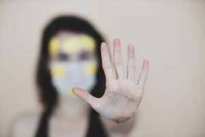 القبض على مشتبه به في ارتكاب قضية عنف ضد امرأة في بوخوم