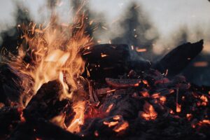 العثور على أثار سخام أمام المدخل الرئيسي لكتدرائية فولدا