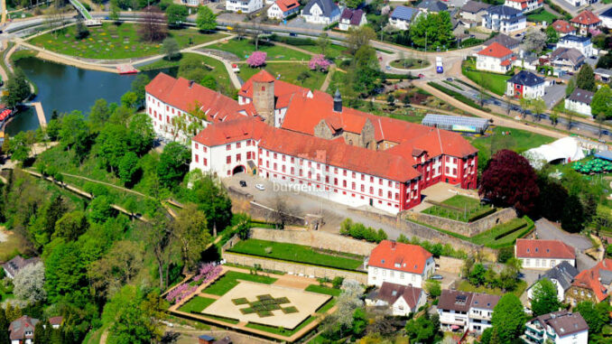 قلعة إيبورغ - SCHLOSS IBURG