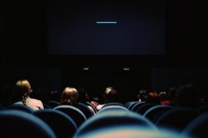 عرض فيلم "Der Grinch" للأطفال في "Bücherhalle Steilshoop" بهامبورغ