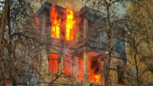 إنقاذ شخص من وسط النيران في مدينة "Mülheim" في آخر لحظة